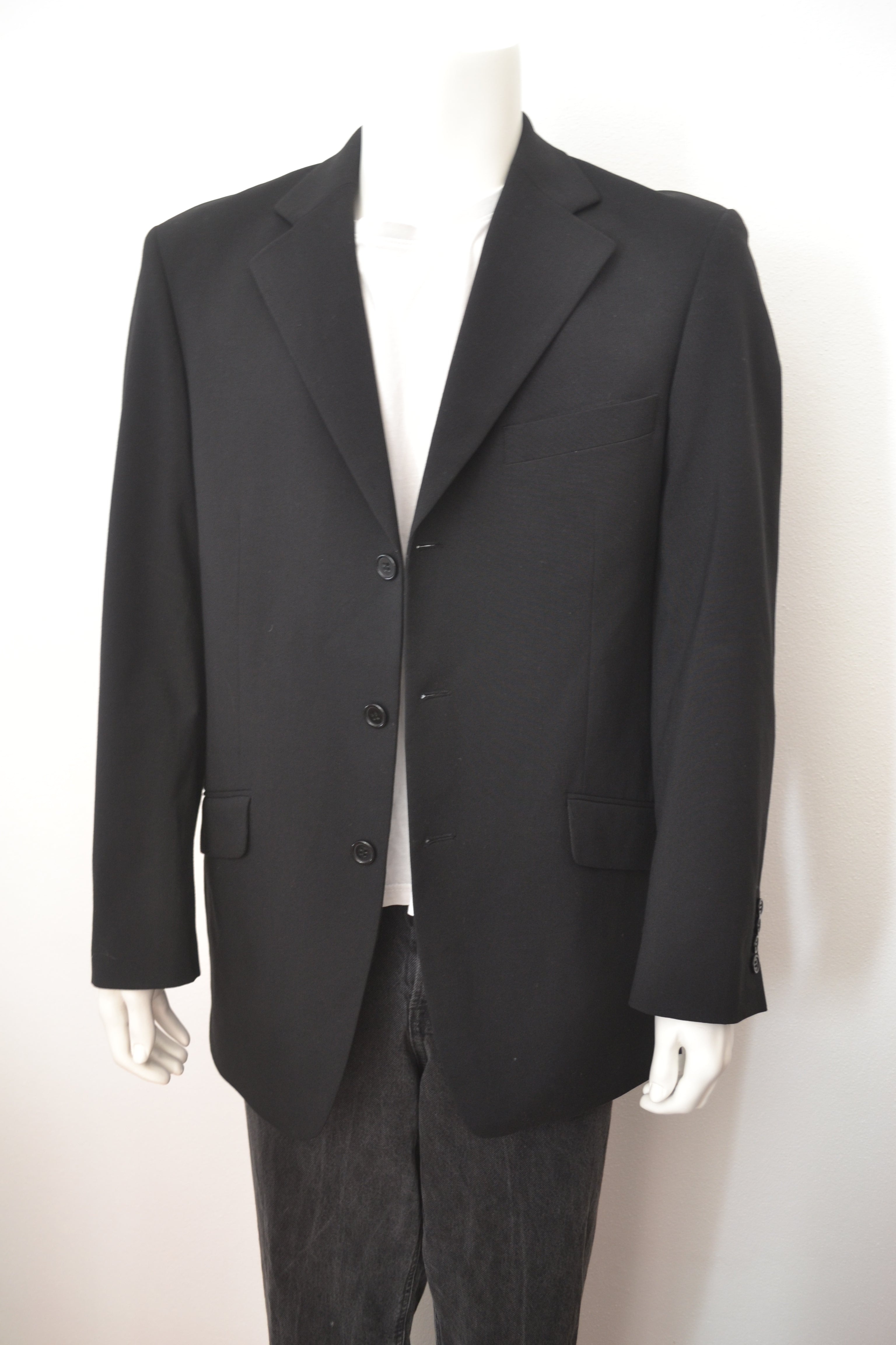 Sort blazer bagfra vinkel med patches