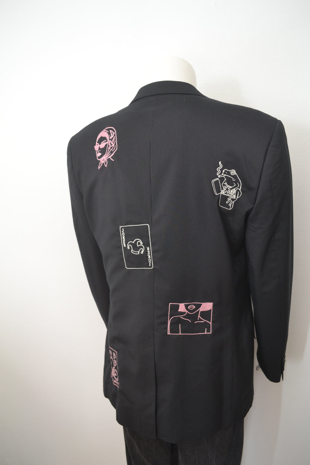 Sort pinstripe blazer forfra