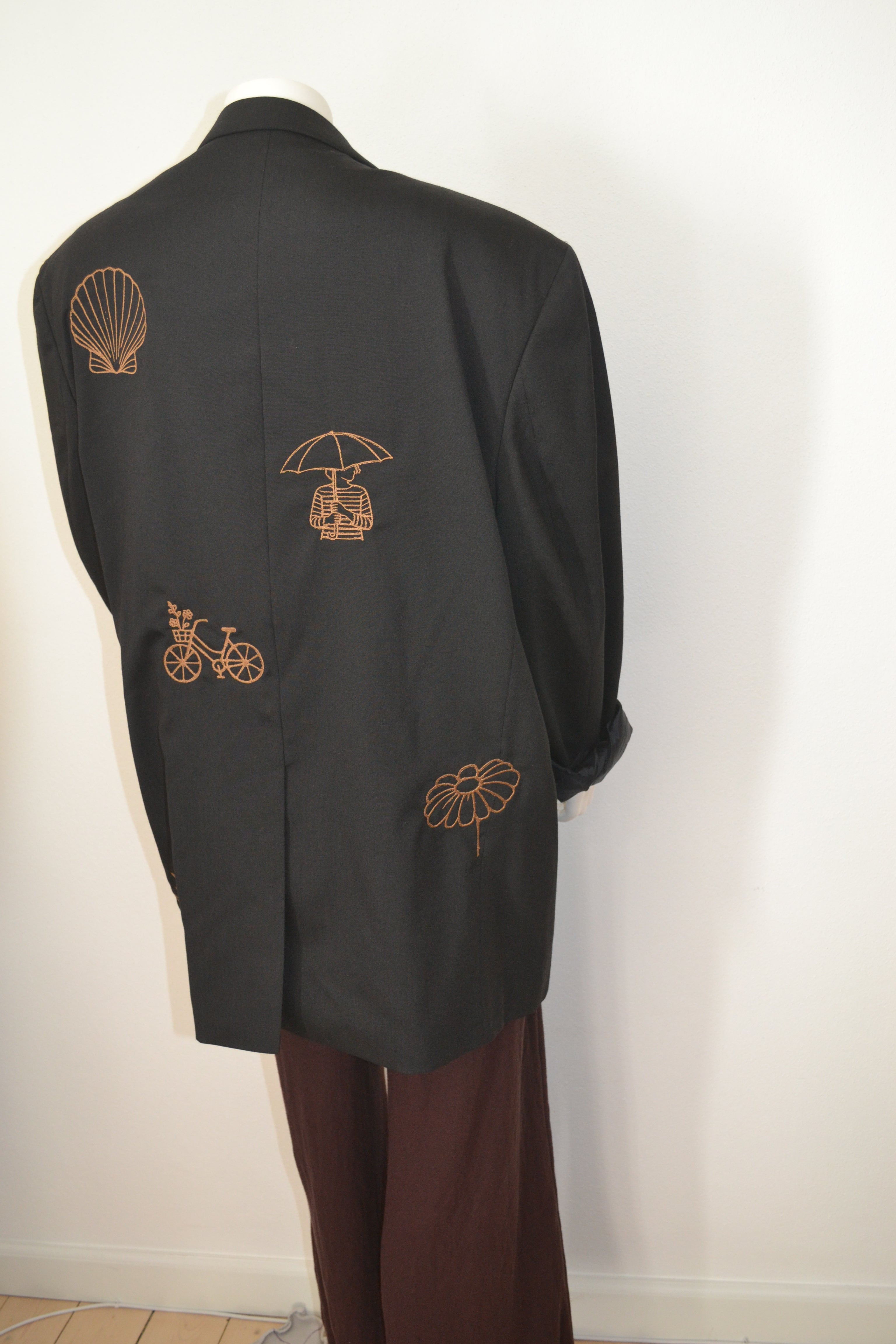 Sort blazer bagfra vinkel