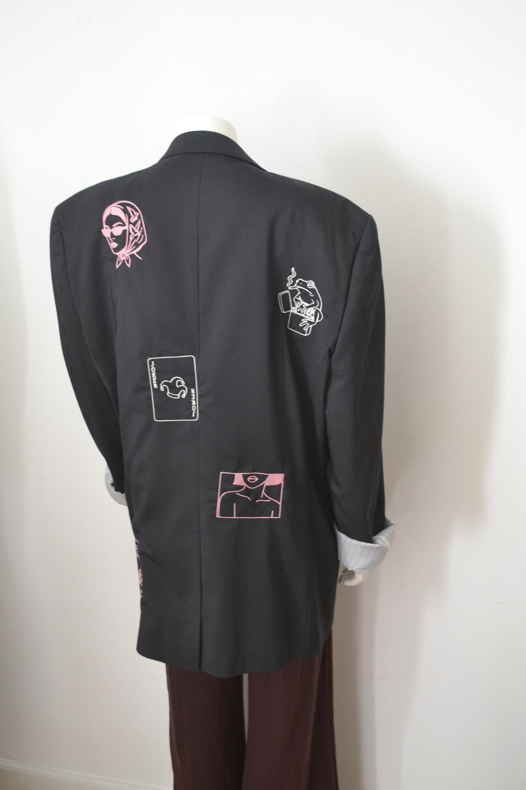 Sort pinstripe blazer forfra fuld
