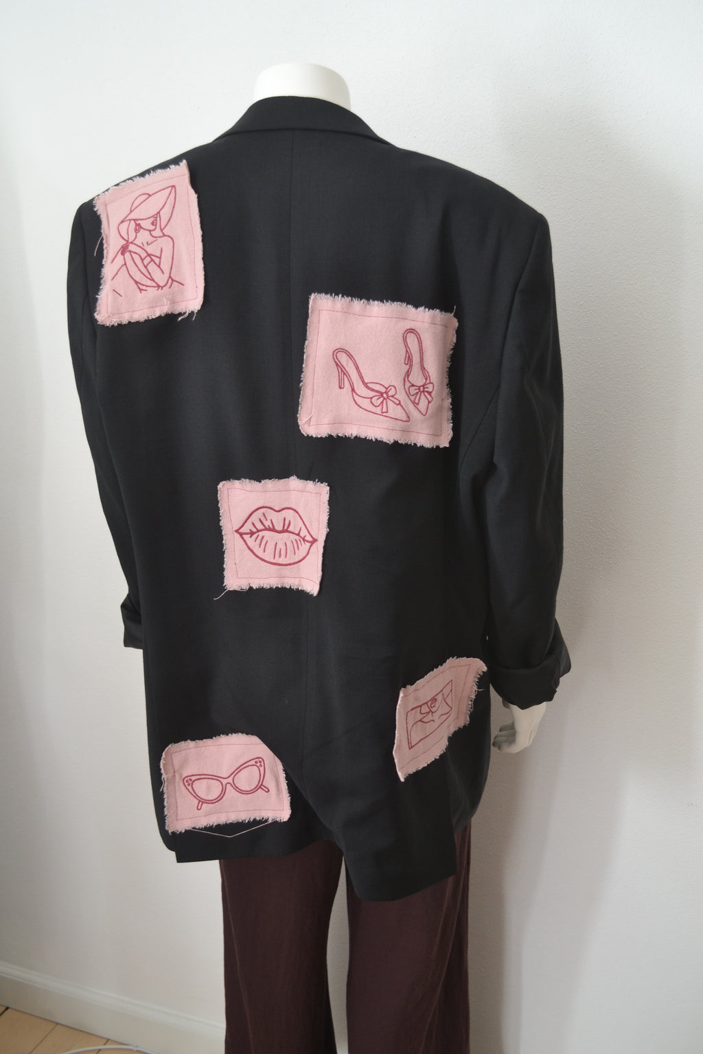 Sort blazer bagfra fuld med patches
