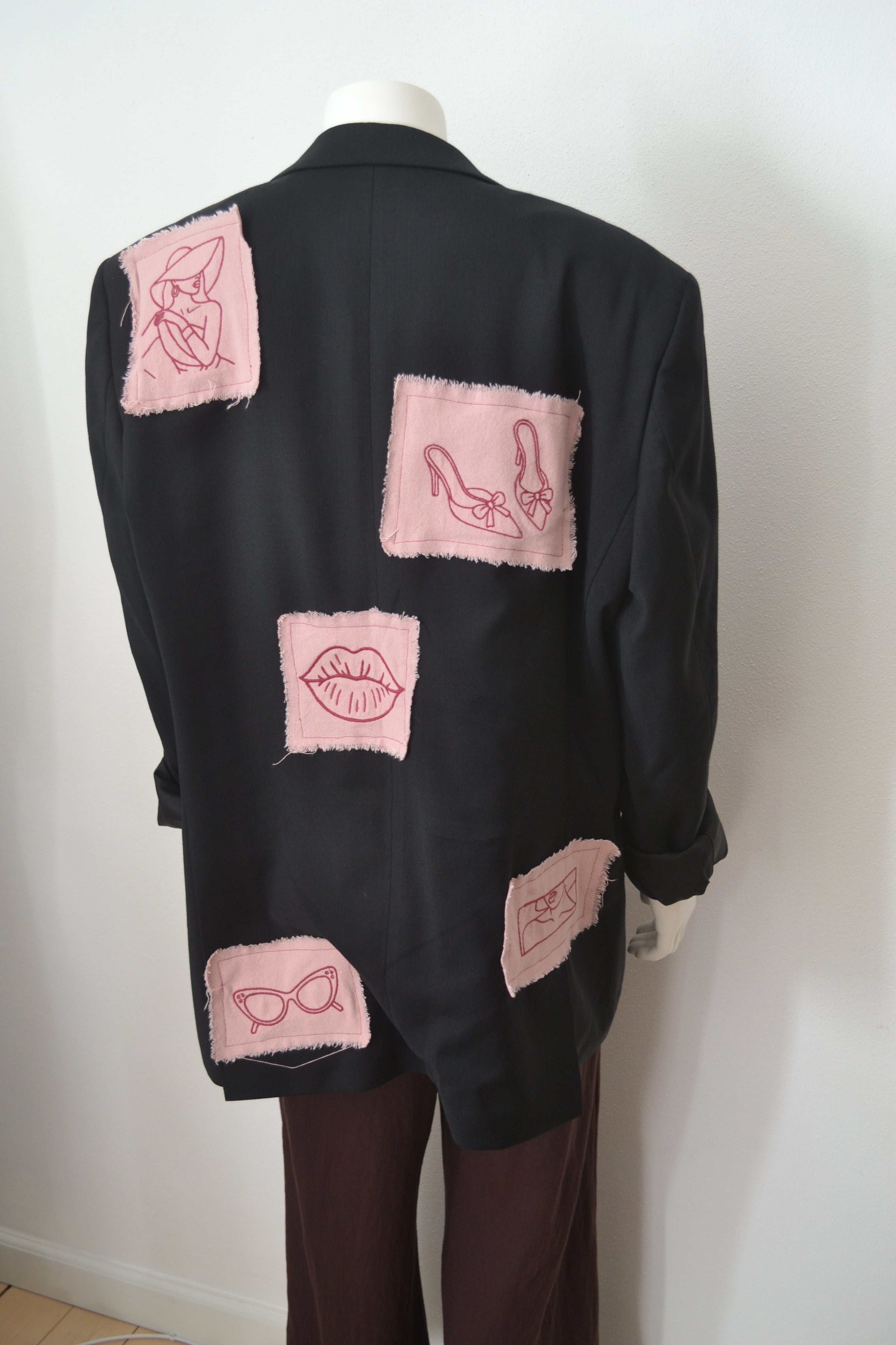 Sort blazer bagfra fuld med patches
