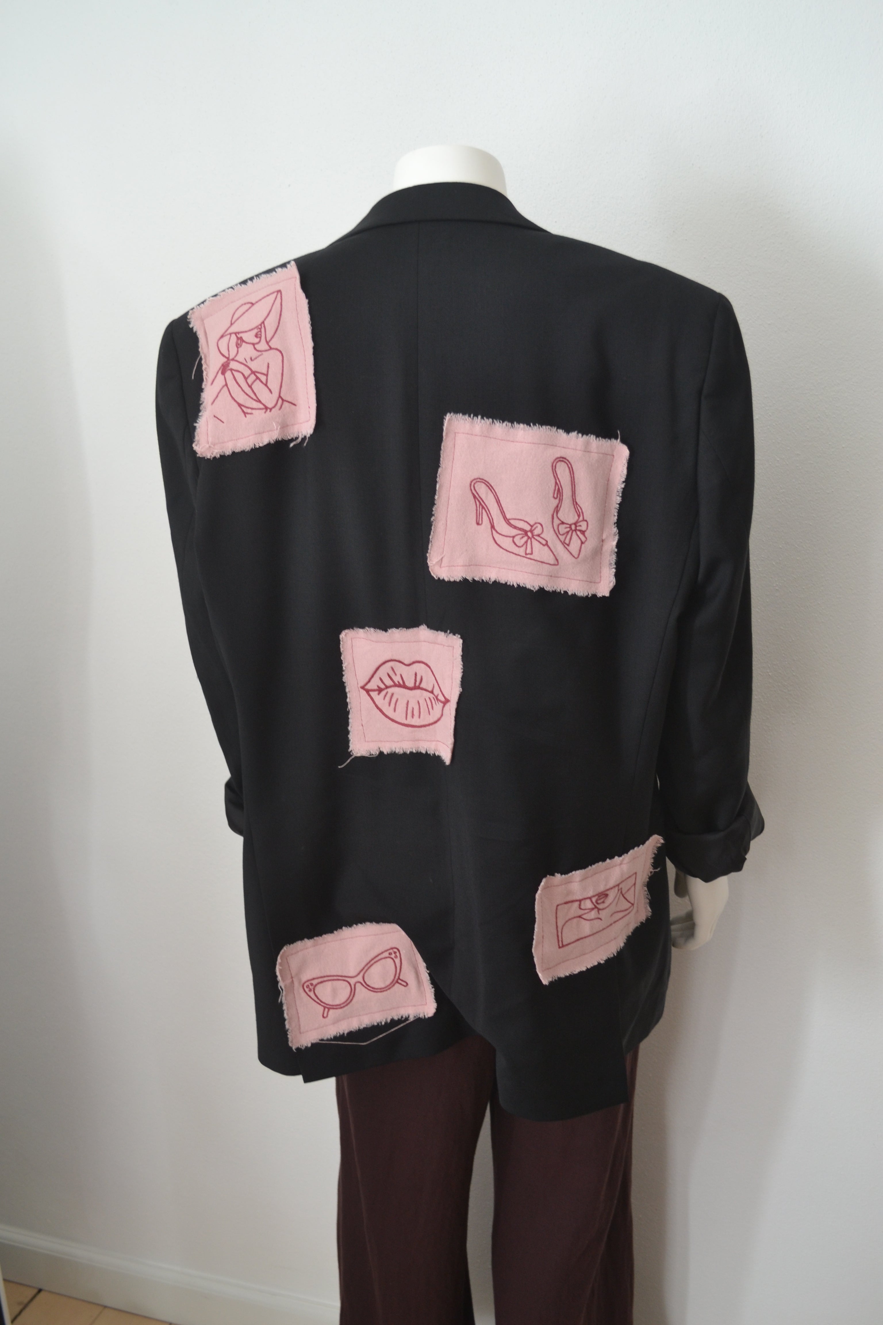 Sort blazer bagfra vinkel fuld
