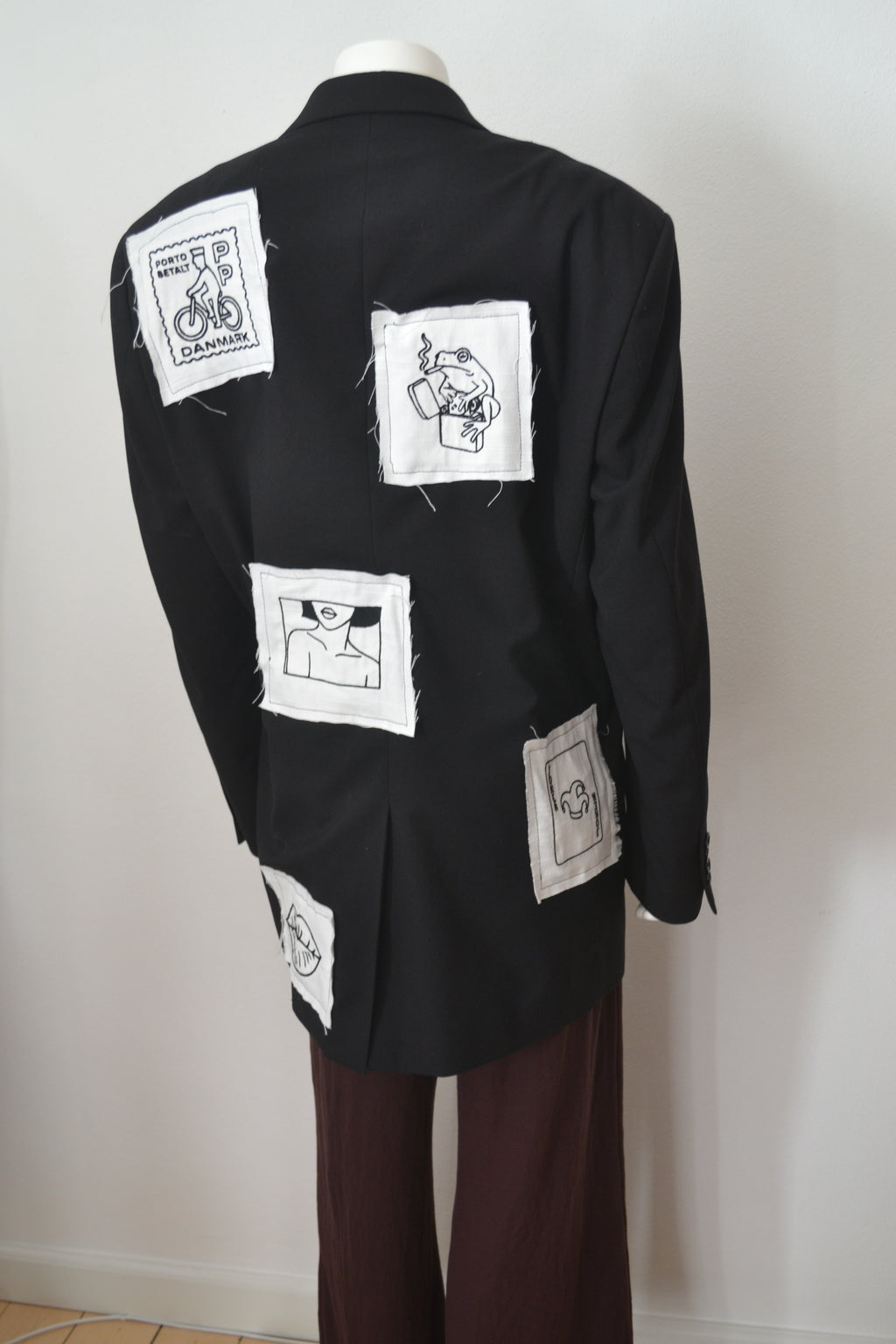 Sort blazer bagfra fuld med patches