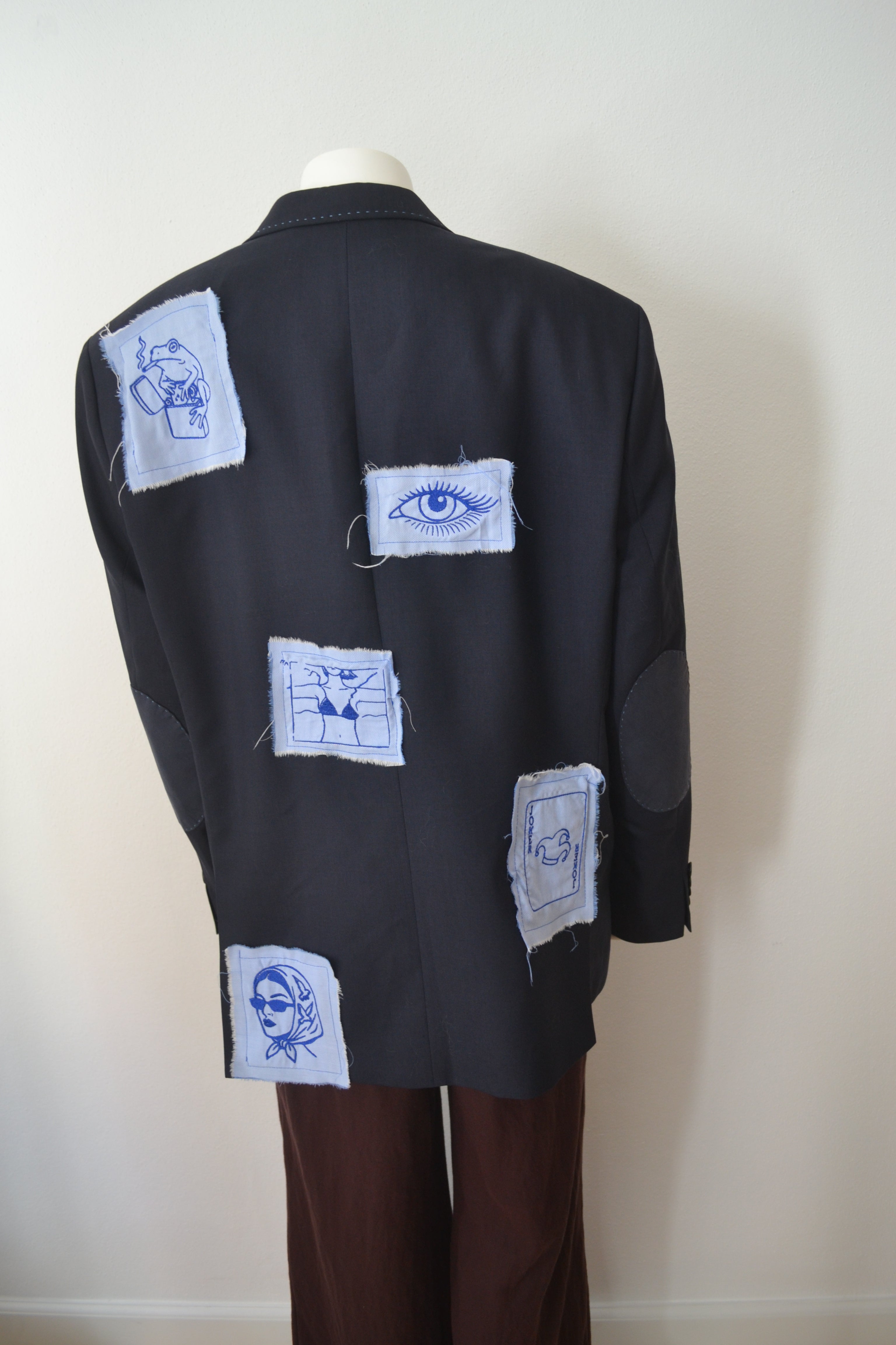 Sort blazer bagfra fuld med patches