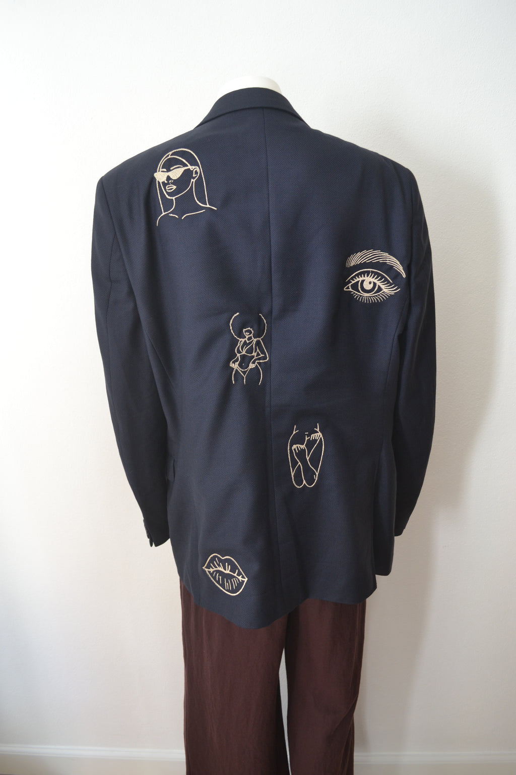 Blazer bagfra vinkel med broderi